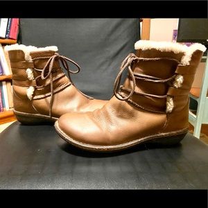 Woman’s UGG winter boots sz 10